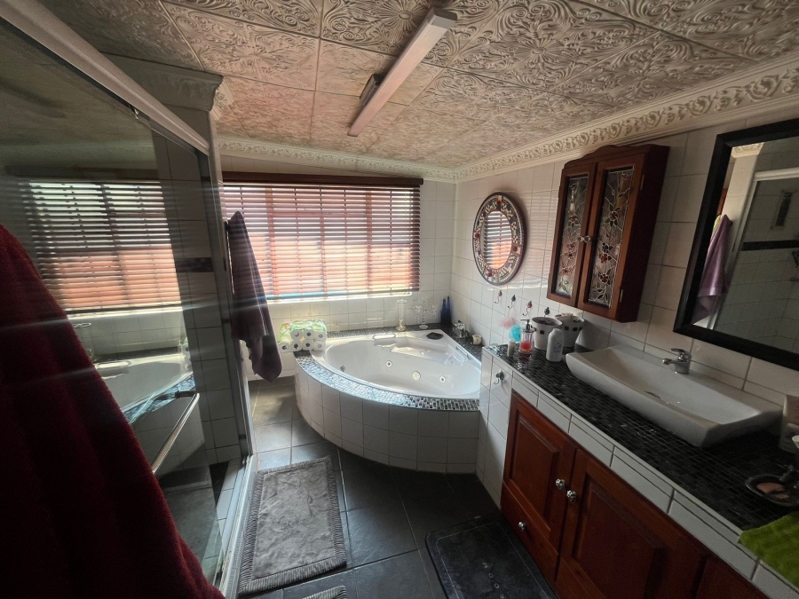 4 Bedroom Property for Sale in Bodorp North West